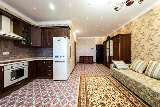 Апартаменты Квартиры посуточно возле вокзала -RoomTown Киев Большой двухместный номер с 1 кроватью или 2 отдельными кроватями-1